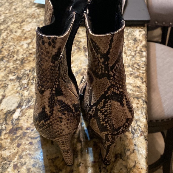 New!!! I wore for a minute..iLimited size 71/2. - Picture 2 of 3